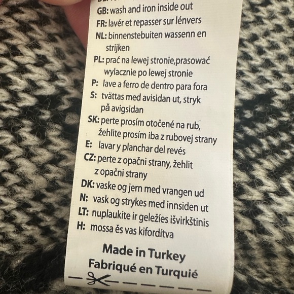 Long Black/White Sweater Cardigan- Small-NWT - Picture 9 of 9